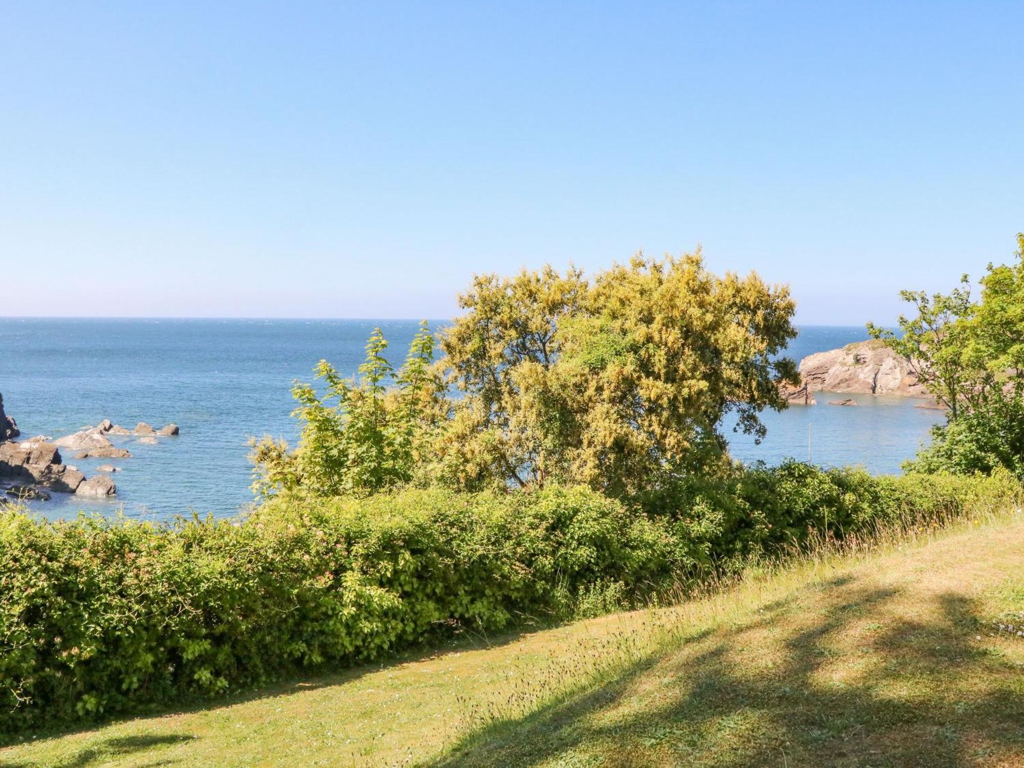 Ochenta Villa Combe Martin Exterior photo